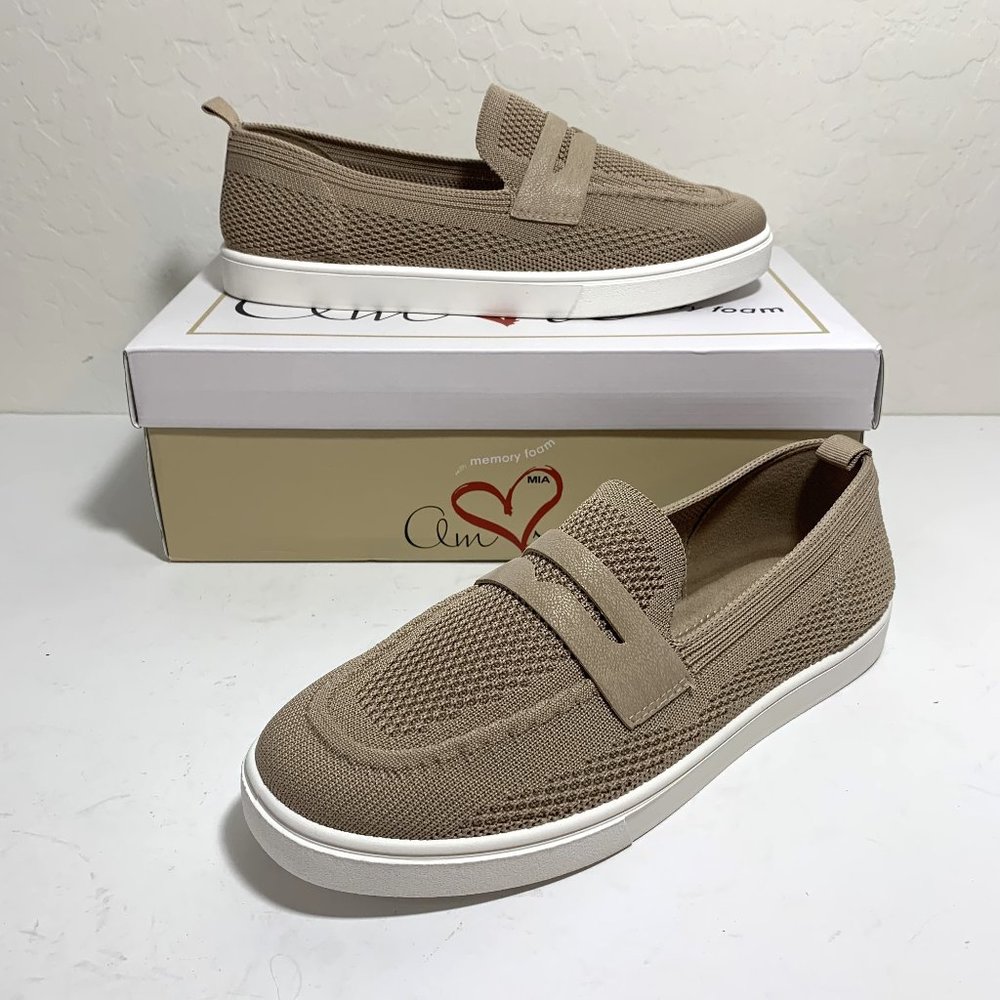 Mia Wiloh Penny Loafers WIDE Width Slip On Flats Sand Tan Size 7W NEW